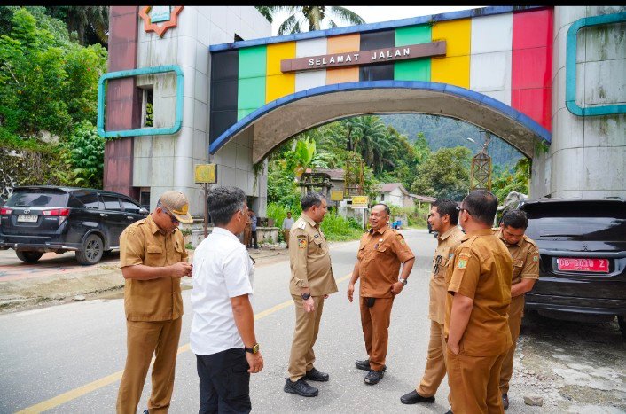 Tinjau Jalan Nasional Penghubung Pakpak Bharat -Kota Subulusalam, Bupati Pakpak Bhararat Harapakan Perhatian Pemerintah Pusat