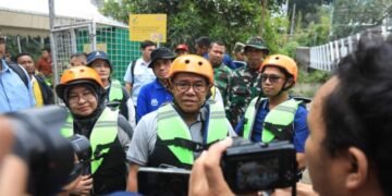 Susuri Sungai Deli, Wakil Wali Kota Medan Tegaskan Larangan Buang Sampah dan Wacanakan Relokasi Warga Bantaran