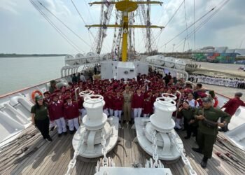 Pemko Medan Ajak Siswa Sekolah Rakyat Naik KRI Bima Suci