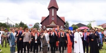 Bupati Karo dan Jajaran Forkopimda Ikuti Pawai Paskah Oikumene Kabupaten Karo Tahun 2026