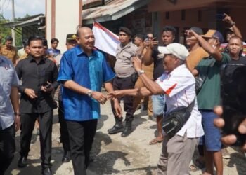 Syah Afandin Temui Massa Aksi Damai, Pastikan Jalan Air Hitam Jadi Prioritas