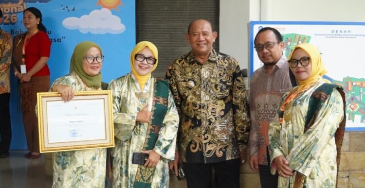 Bupati Langkat Raih Penghargaan Revitalisasi Bahasa Daerah Dari Kemendikdasmen