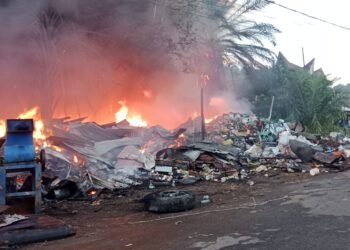 Gudang Barang Bekas Hangus Terbakar di Simpang Simarsayang
