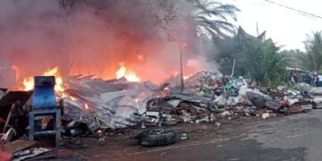 Gudang Barang Bekas Hangus Terbakar di Simpang Simarsayang