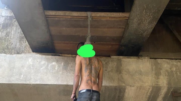 Geger, Pria Bertato Ditemukan Tewas Tergantung di Jembatan Sungai Babura