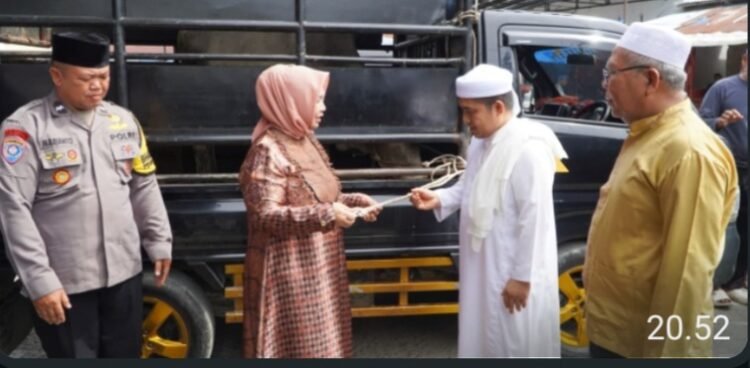 Bupati Langkat dan Wabup Berbagi Hewan Qurban untuk Warga Besilam