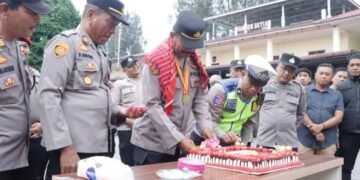Kapolres Karo Rayakan Ulang Tahun Personel Sekaligus Lepas Purna Bakti