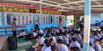 Sat Binmas Polres Karo Berikan Pembinaan dan Sosialisasi Pencegahan Kenakalan Remaja di SMP Negeri 1 Kabanjahe