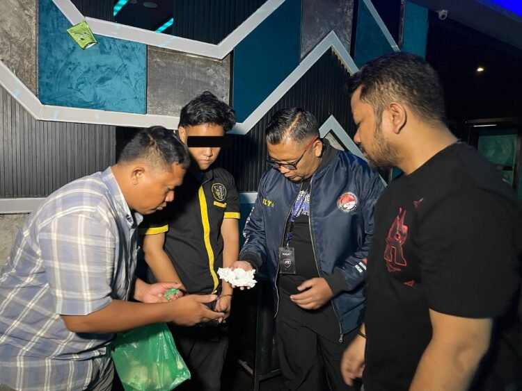 THM Phantom Digerebek, CS Ditangkap