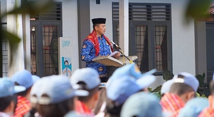 Pimpin Upacara Hari Lahir Pancasila  di SMAN 1 Kabanjahe, Ini Pesan Sekda Karo