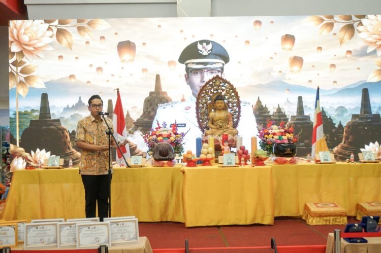 Peringati Hari Tri Suci Waisak, Rico Waas Ajak Umat Buddha Pancarkan Cahaya Kebaikan