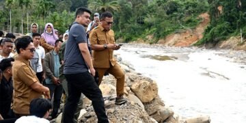 Percepat Rekonstruksi Pascabencana, Gubernur Bobby Nasution Tinjau Tanggul Sungai Badiri