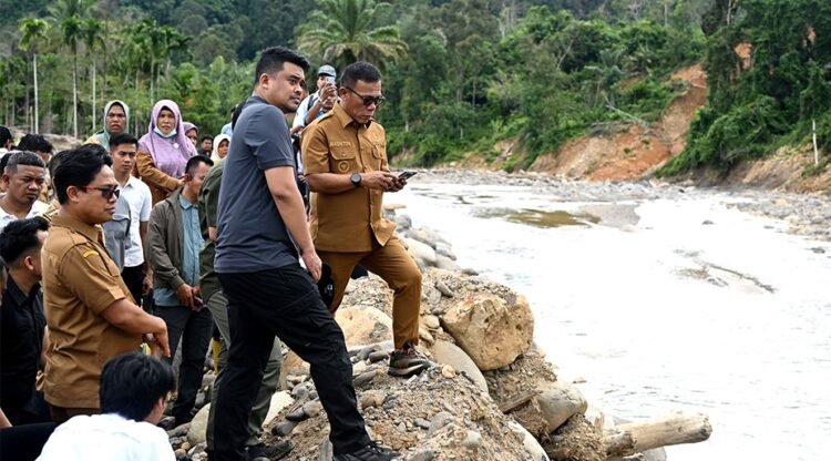 Percepat Rekonstruksi Pascabencana, Gubernur Bobby Nasution Tinjau Tanggul Sungai Badiri