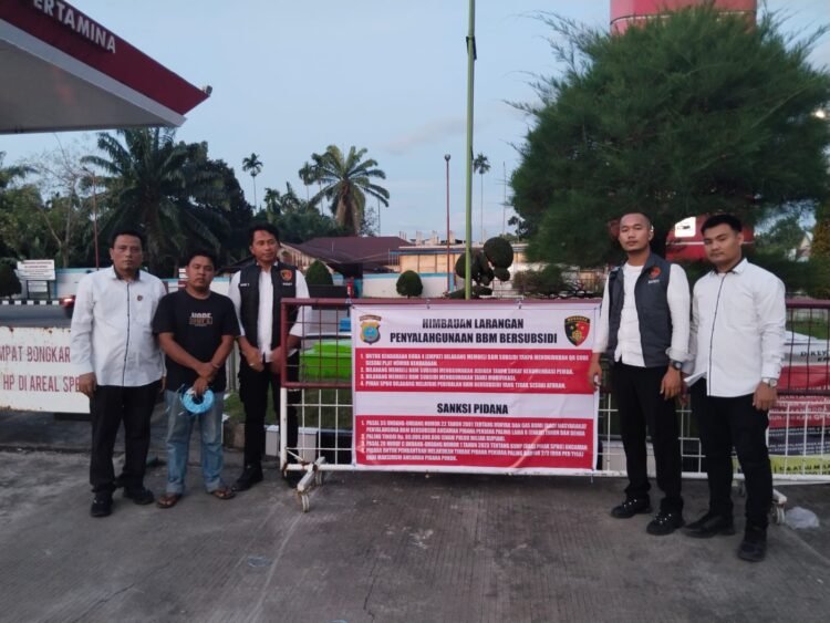 Jaga Kuota Tepat Sasaran, Sat Reskrim Polres Padang Lawas Sebar Spanduk Larangan Penyalahgunaan BBM Bersubsidi