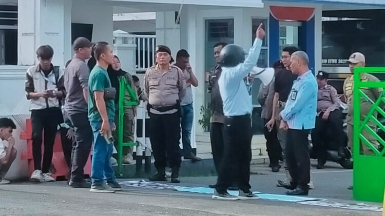 Gelar Aksi Unras, GMRN Desak Pengusutan Dugaan Pungli Sertifikasi di SMPN 4 Kota Padangsidimpuan