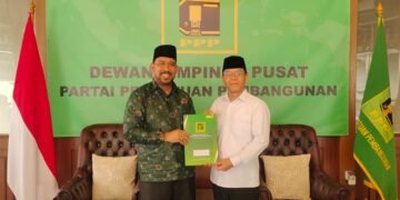 H.Muhammad Mardiono Serahkan Mandat Ketua Plt DPC PPP Langkat kepada Mas’ud