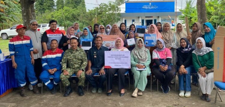 Desa Hamparan Perak Siap Lawan Stunting dengan Kelengkapan Alat Posyandu