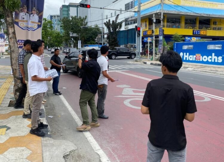 FORPEDA Langkat Tebar Poster Desak Pengusutan Dugaan Korupsi Smart Board