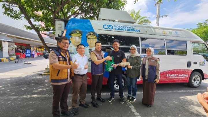 Bayar Pajak Kendaraan di Samsat Keliling Berhadiah Langsung Minyak Goreng