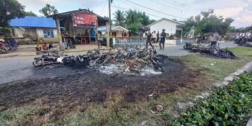 Aksi Bakar Kendaraan Warnai Bentrok Mencekam di Areal PT Bridgestone 