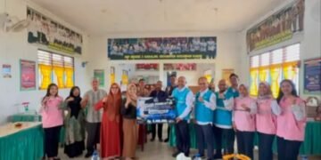 PLN Indonesia Power Unit Bisnis PPS Bangun Lapangan Futsal di SMP Negeri 3 Babalan