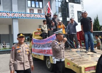 Polres Karo Amankan Aksi Unjuk Rasa Warga Desa Doulu dan Desa Semangat Gunung, Situasi Tetap Kondusif