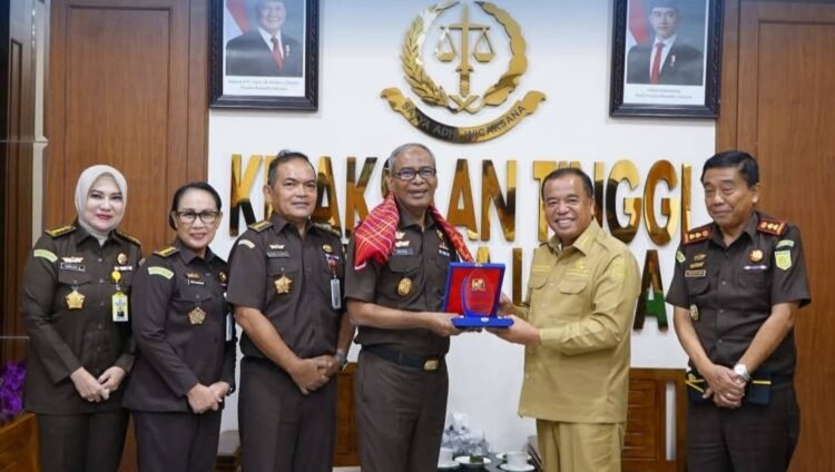 Perkuat Sinergi dengan Adhyaksa, Bupati Karo Sambangi Kejati Sumut
