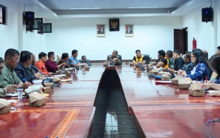 Bupati Karo Pimpin Rapat Pengelolaan Ekowisata Air Panas Semangat Gunung dan Daulu