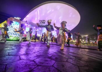 Tampil Meriah dan Megah, Wali Kota Medan Buka Gemes 2026 Lewat Petikan Gambus Melayu