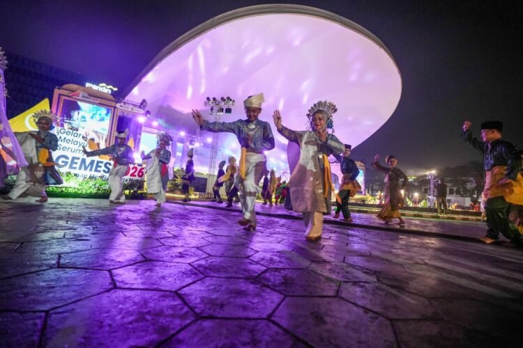 Tampil Meriah dan Megah, Wali Kota Medan Buka Gemes 2026 Lewat Petikan Gambus Melayu