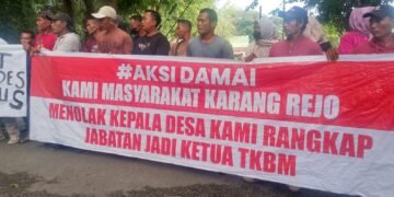 Tolak Kades Rangkap Jabatan, Ratusan Warga Karang Rejo Unjuk Rasa di Kantor Bupati Langkat
