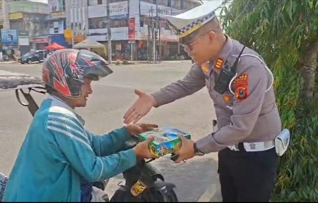 Polantas Polres Padangsidimpuan Gelar Jumat Berkah