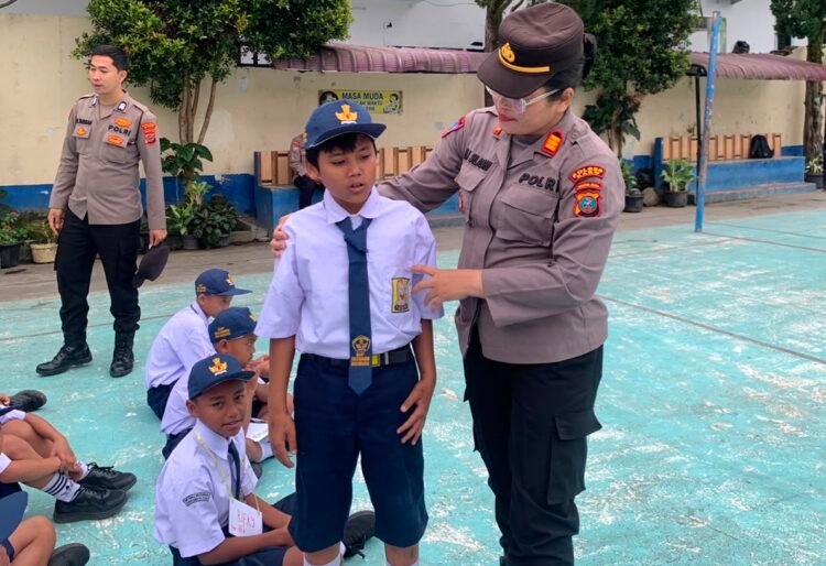 Polres Karo Berikan Penyuluhan Kamtibmas dan Tertib Lalu Lintas kepada Peserta MPLS