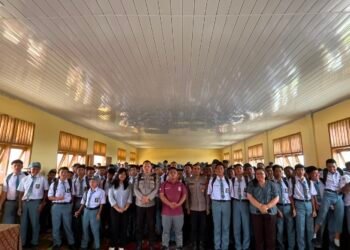 Sat Binmas Polres Karo Berikan Penyuluhan Harkamtibmas kepada Siswa Baru SMK GBKP Kabanjahe