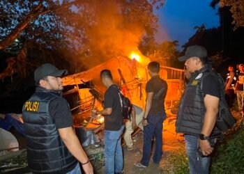 Polrestabes Medan Bongkar dan Bakar Barak Narkoba di Klambir V, Satu Pengedar Ditangkap