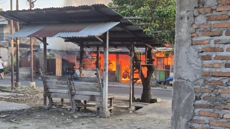 Rumah di Medan Barat Terbakar, Pasutri Alami Luka Bakar Diduga Disambar Api Saat Isi Minyak
