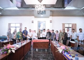 Kunjungi Moderamen GBKP, Bupati Karo Serahkan Surat Pernyataan Resmi Penyerahan Aset RSUD Kabanjahe