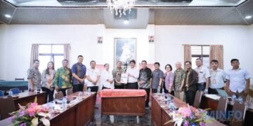 Kunjungi Moderamen GBKP, Bupati Karo Serahkan Surat Pernyataan Resmi Penyerahan Aset RSUD Kabanjahe