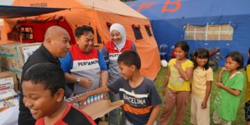 Pertamina Patra Niaga Regional Sumbagut Gerak Cepat, Salurkan Bantuan Masyarakat Terdampak Puting Beliung di Medan