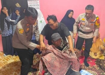Polres Padangsidimpuan Kawal Pemakaman Korban Kebakaran