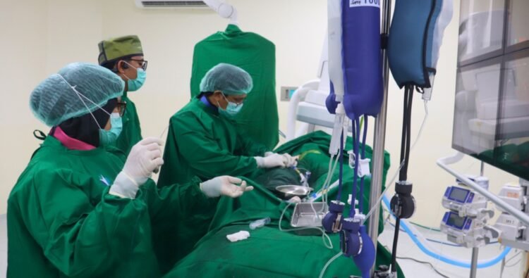 RS Adam Malik Dampingi Operasi Coiling Aneurisma Pertama di RSUD Deli Serdang