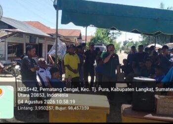 Aksi Blokir Jalan di Desa Pematang Cengal Tanjung Pura Langkat Jadi Sorotan