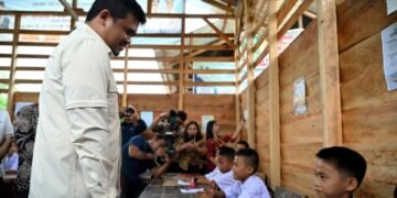 Dulu Belajar di Kelas Papan, Kini Gubernur Bobby Hadirkan Gedung Sekolah Permanen