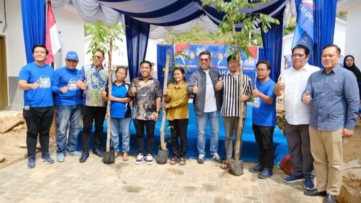 DPC Partai Demokrat dan Walikota Sibolga Hadiahkan Taman Buah untuk Warga Huntap