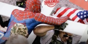 Super Keren! Spiderman Hantam Pembakar Alquran Jake Lang