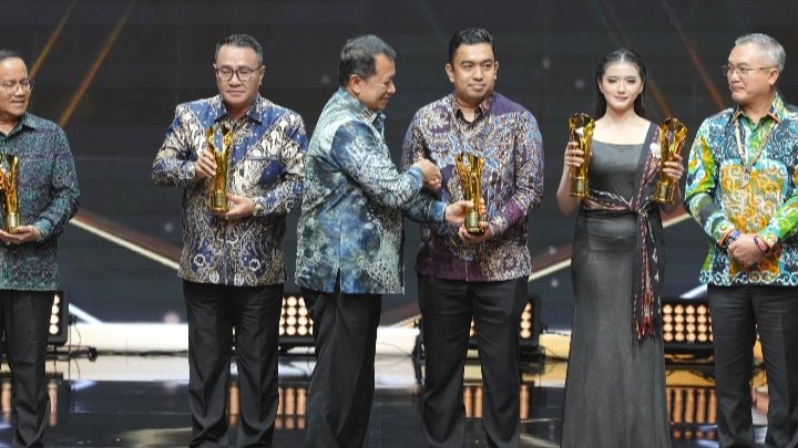 Rico Waas Raih Pemimpin Daerah Award 2026, Qresto Antar Medan Jadi Pelopor Inovasi Perpajakan di Indonesia