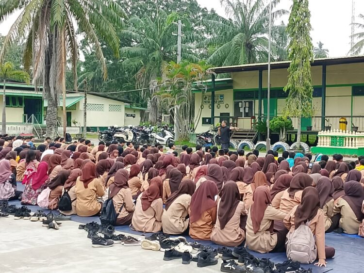 Jumat Pagi, Siswa Dharma Patra Pangkalan Susu Diingatkan Mandiri Kelola Sampah
