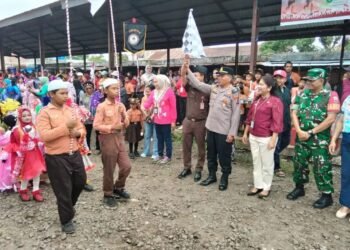 Polsek Tigabinanga Amankan Pawai Drumben PAUD, TK, dan SD Sambut HUT ke-81 RI