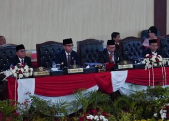 Hadiri Paripurna DPRD, Wali Kota dan Wakil Wali Kota Medan Simak Pidato Kenegaraan Presiden Prabowo