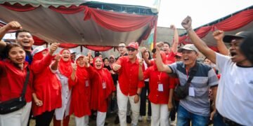 Gebyar Kemerdekaan Medan Kota Meriah, Rico Waas Ikut Semarakkan Panjat Pinang